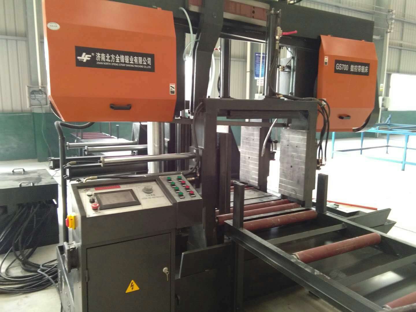 GS700大型長料道數控帶鋸床